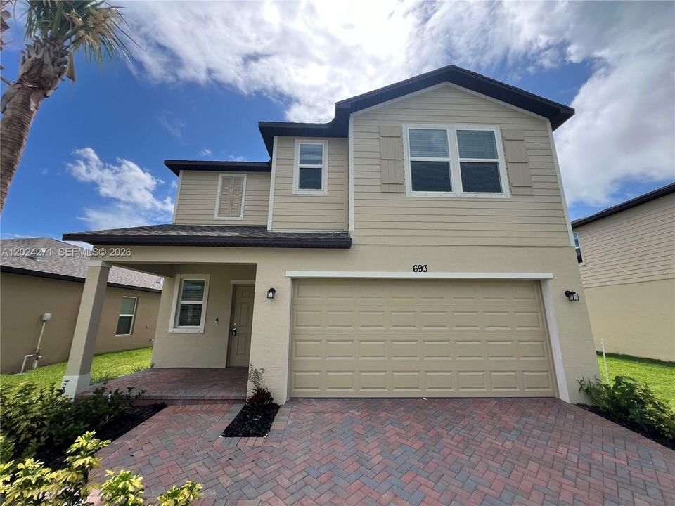 For Rent: $2,900 (6 beds, 3 baths, 2586 Square Feet)