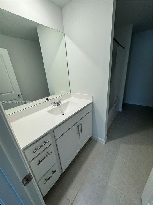 For Rent: $2,900 (6 beds, 3 baths, 2586 Square Feet)