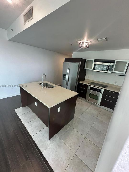 В аренду: $2,900 (1 спален, 1 ванн, 651 Квадратных фут)