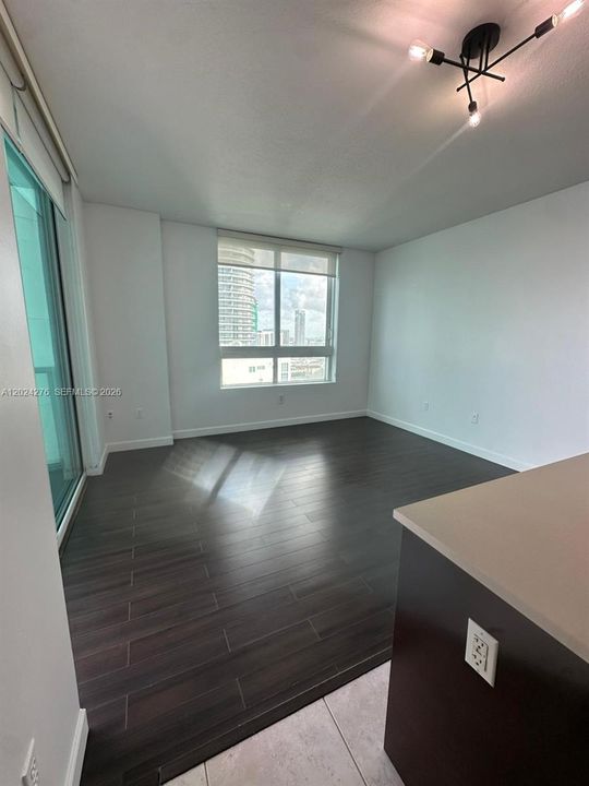 В аренду: $2,900 (1 спален, 1 ванн, 651 Квадратных фут)