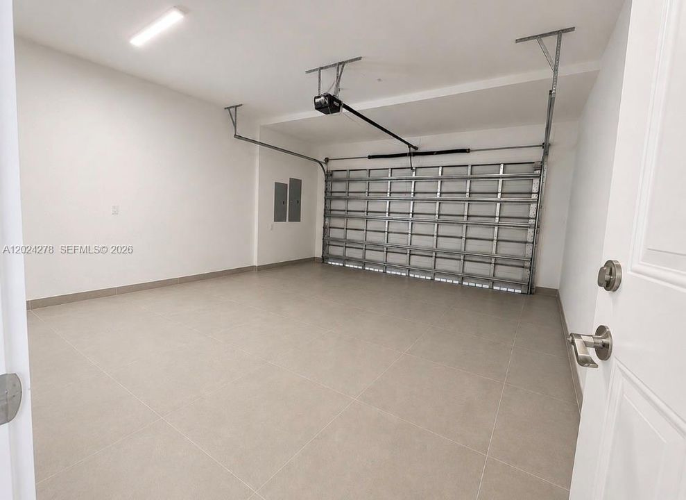 For Sale: $1,300,000 (4 beds, 4 baths, 3900 Square Feet)