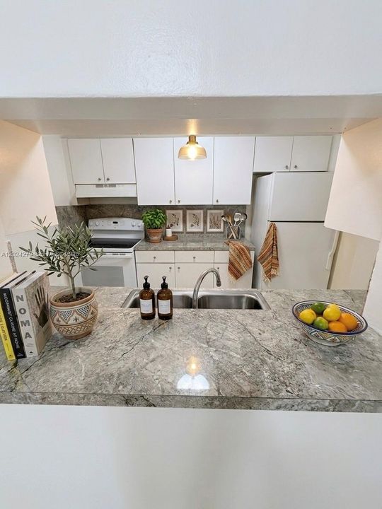 В аренду: $1,900 (2 спален, 1 ванн, 78838 Квадратных фут)