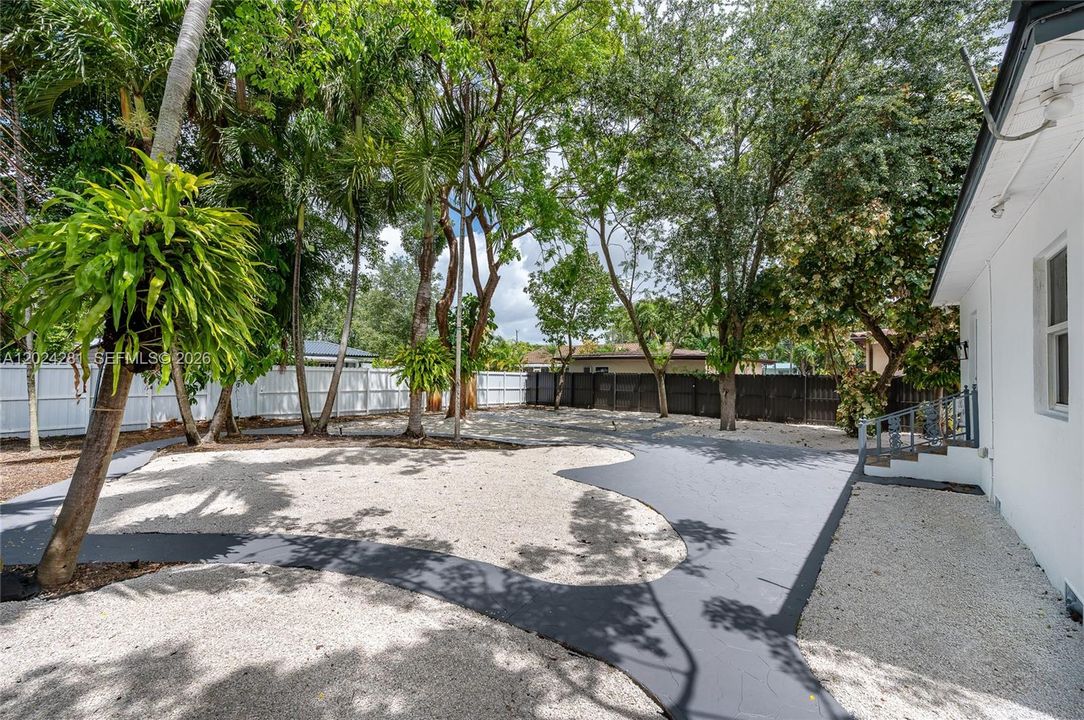 For Sale: $899,000 (3 beds, 2 baths, 1540 Square Feet)