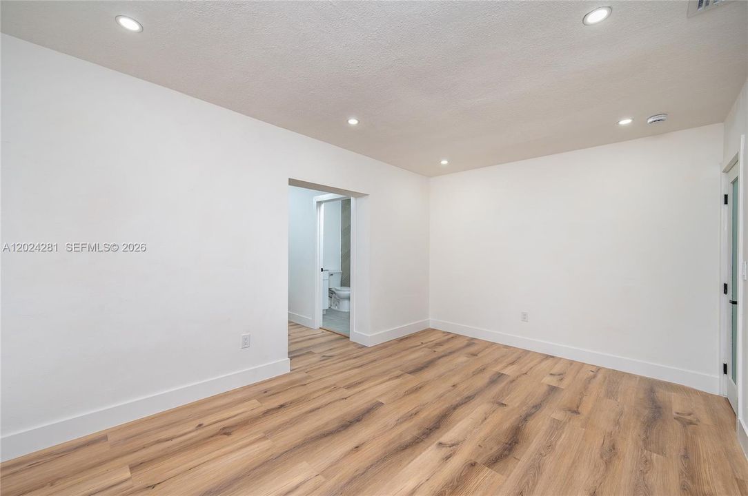 For Sale: $899,000 (3 beds, 2 baths, 1540 Square Feet)
