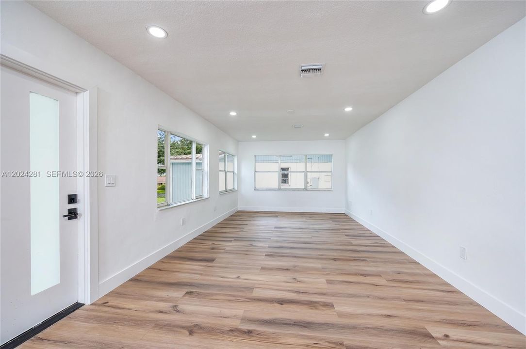 For Sale: $899,000 (3 beds, 2 baths, 1540 Square Feet)