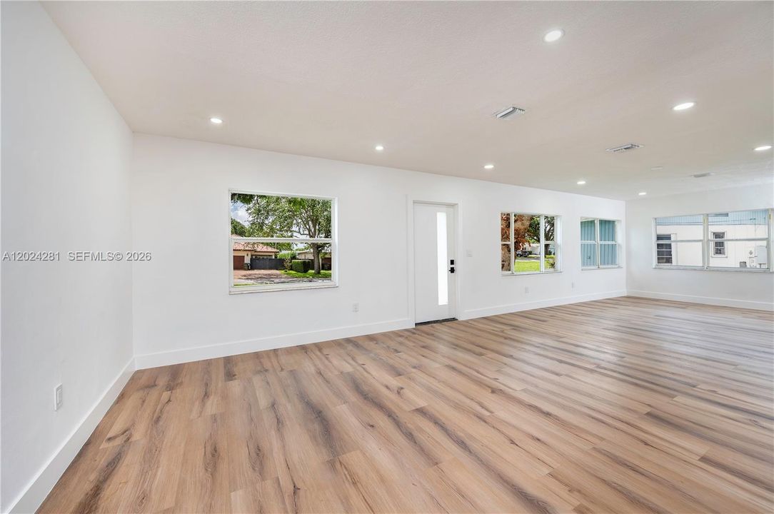 For Sale: $899,000 (3 beds, 2 baths, 1540 Square Feet)