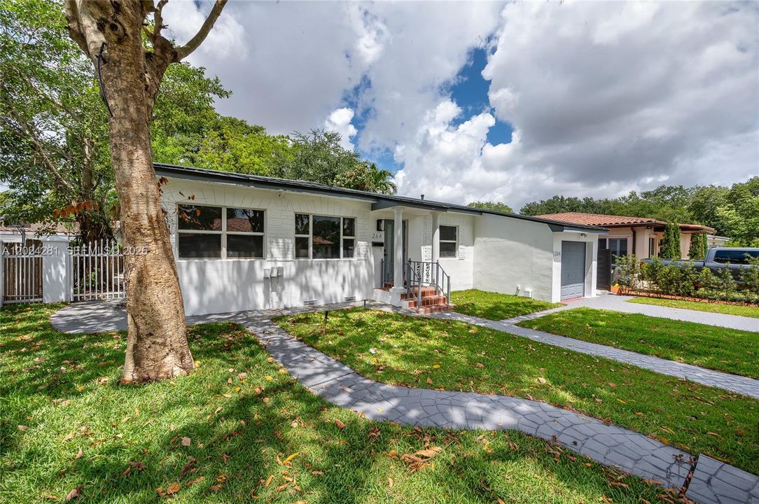 For Sale: $899,000 (3 beds, 2 baths, 1540 Square Feet)