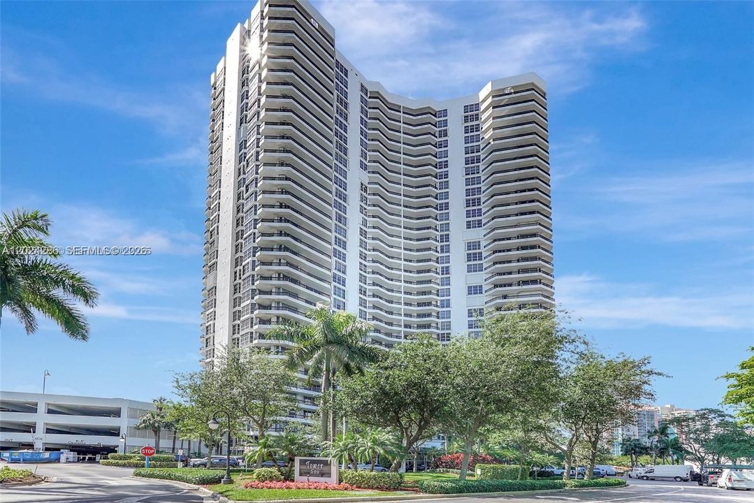 В аренду: $3,200 (2 спален, 2 ванн, 1181 Квадратных фут)