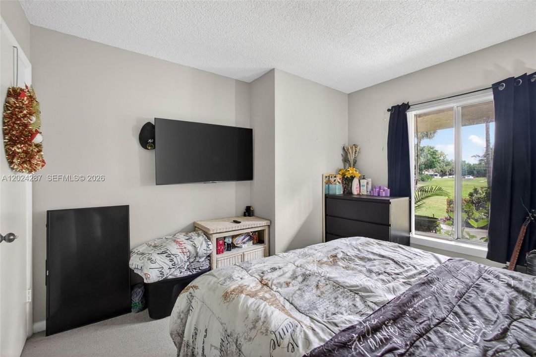 For Sale: $245,000 (2 beds, 2 baths, 1025 Square Feet)