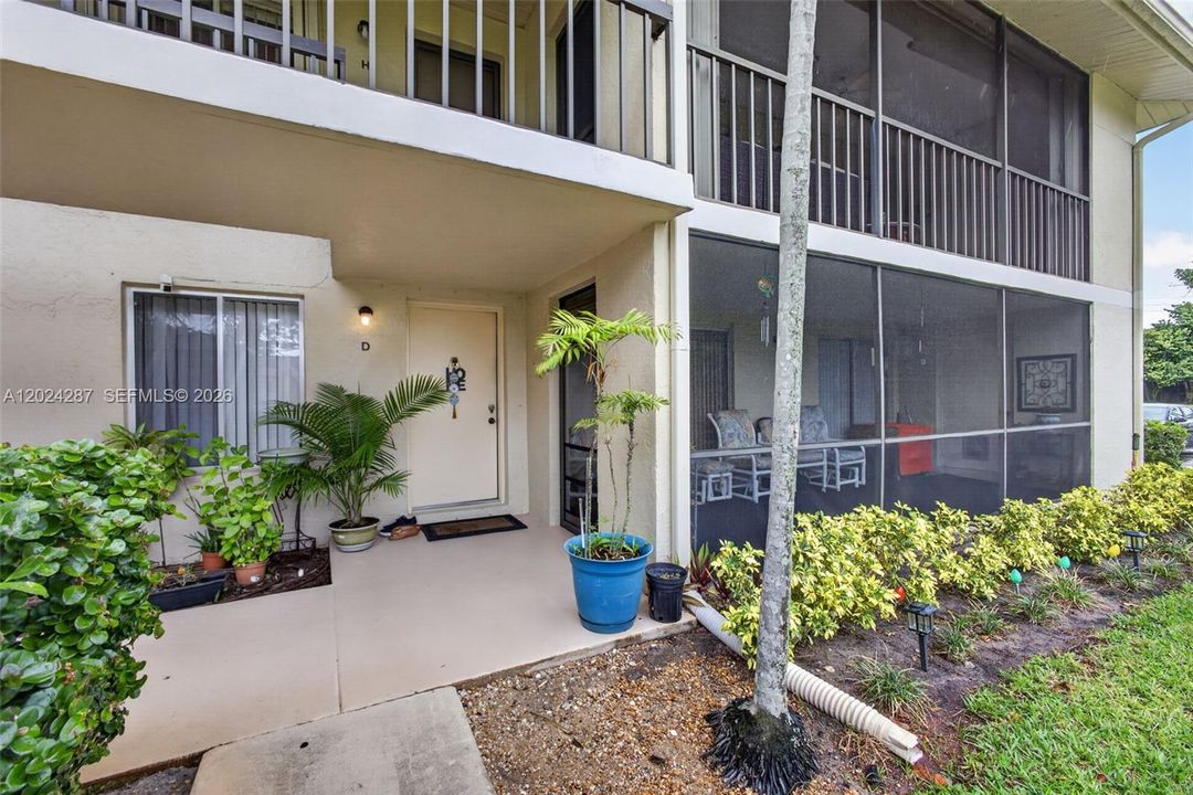 For Sale: $245,000 (2 beds, 2 baths, 1025 Square Feet)
