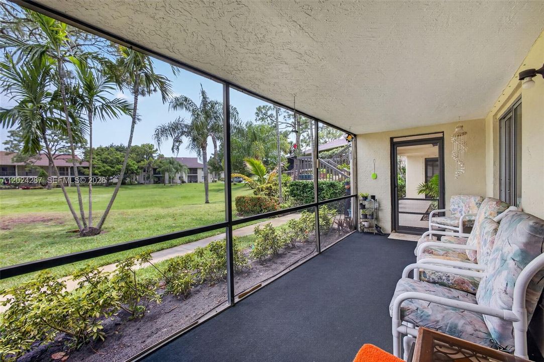 For Sale: $245,000 (2 beds, 2 baths, 1025 Square Feet)