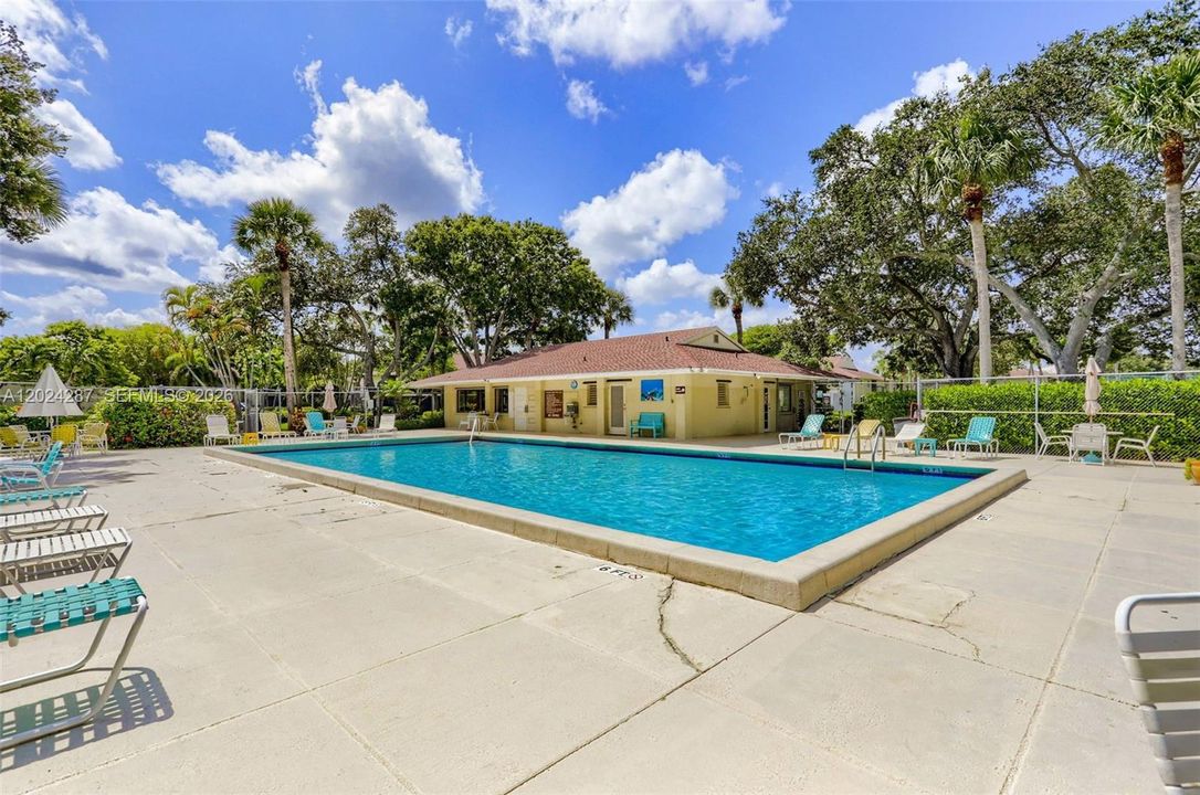 For Sale: $245,000 (2 beds, 2 baths, 1025 Square Feet)