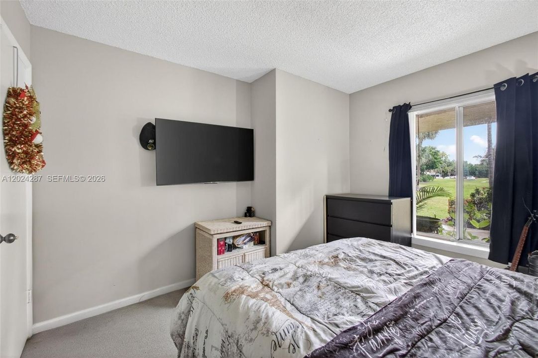 For Sale: $245,000 (2 beds, 2 baths, 1025 Square Feet)