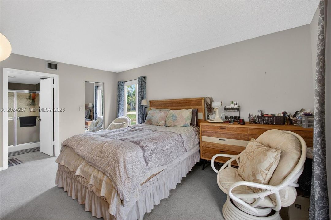 For Sale: $245,000 (2 beds, 2 baths, 1025 Square Feet)