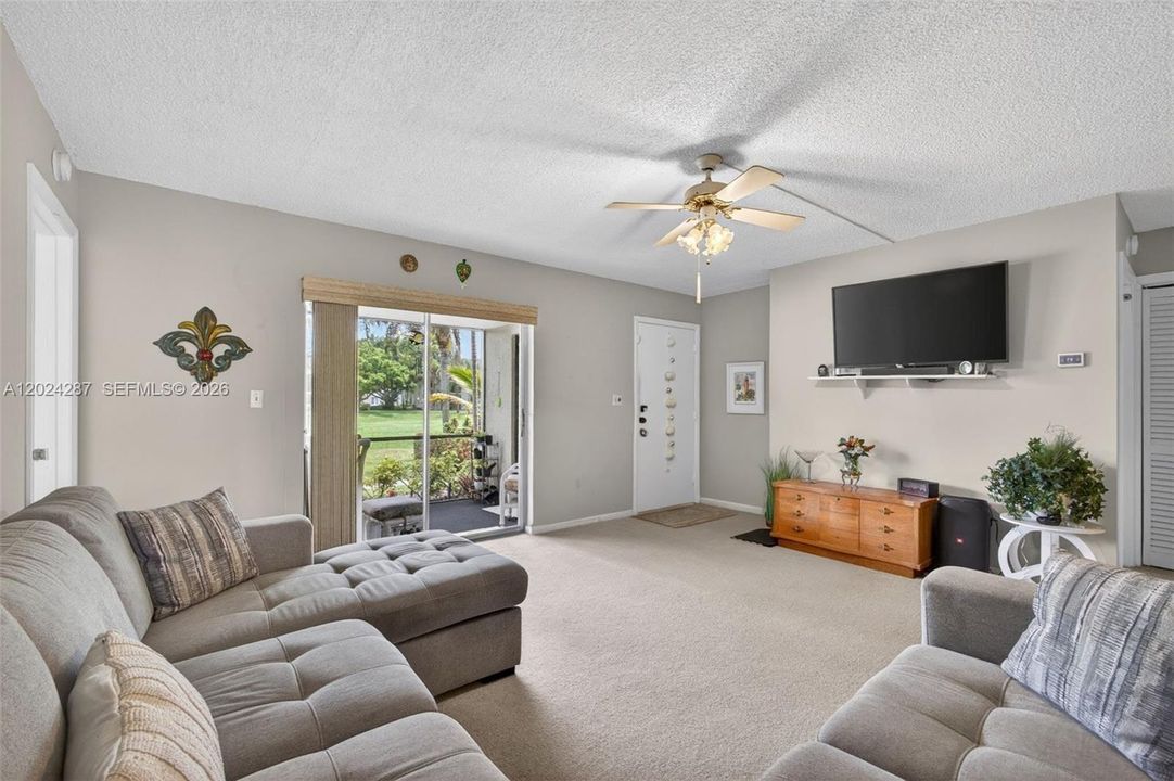 For Sale: $245,000 (2 beds, 2 baths, 1025 Square Feet)