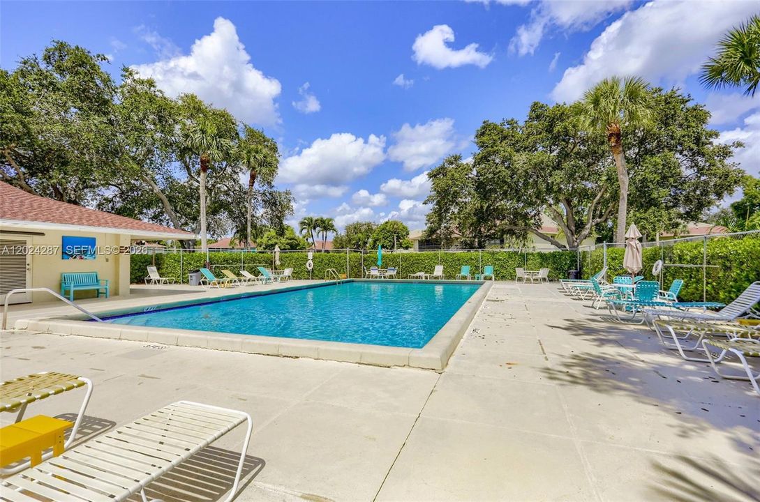 For Sale: $245,000 (2 beds, 2 baths, 1025 Square Feet)