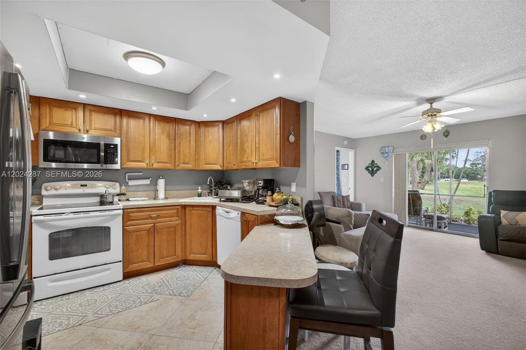 For Sale: $245,000 (2 beds, 2 baths, 1025 Square Feet)