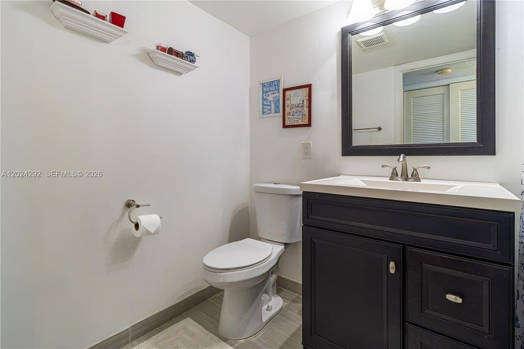 For Sale: $159,000 (2 beds, 2 baths, 950 Square Feet)