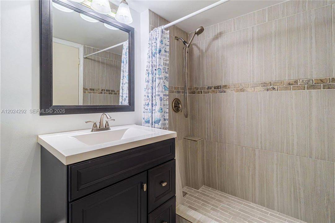For Sale: $159,000 (2 beds, 2 baths, 950 Square Feet)