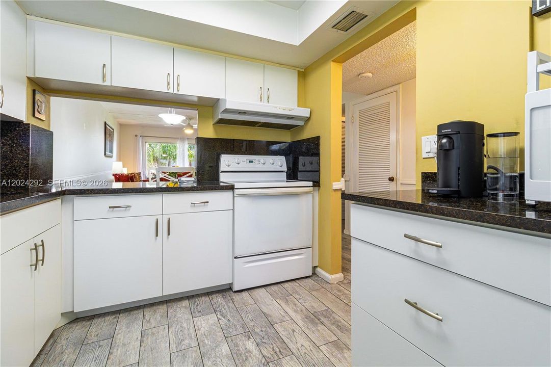 For Sale: $159,000 (2 beds, 2 baths, 950 Square Feet)