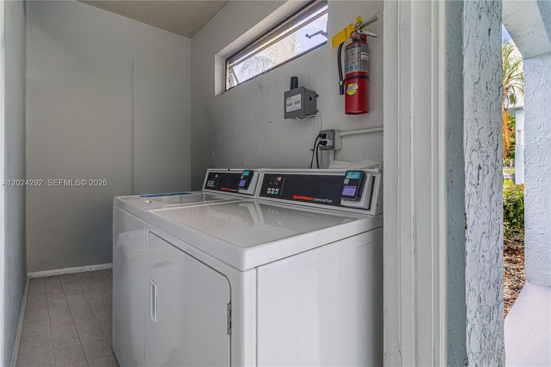 For Sale: $159,000 (2 beds, 2 baths, 950 Square Feet)