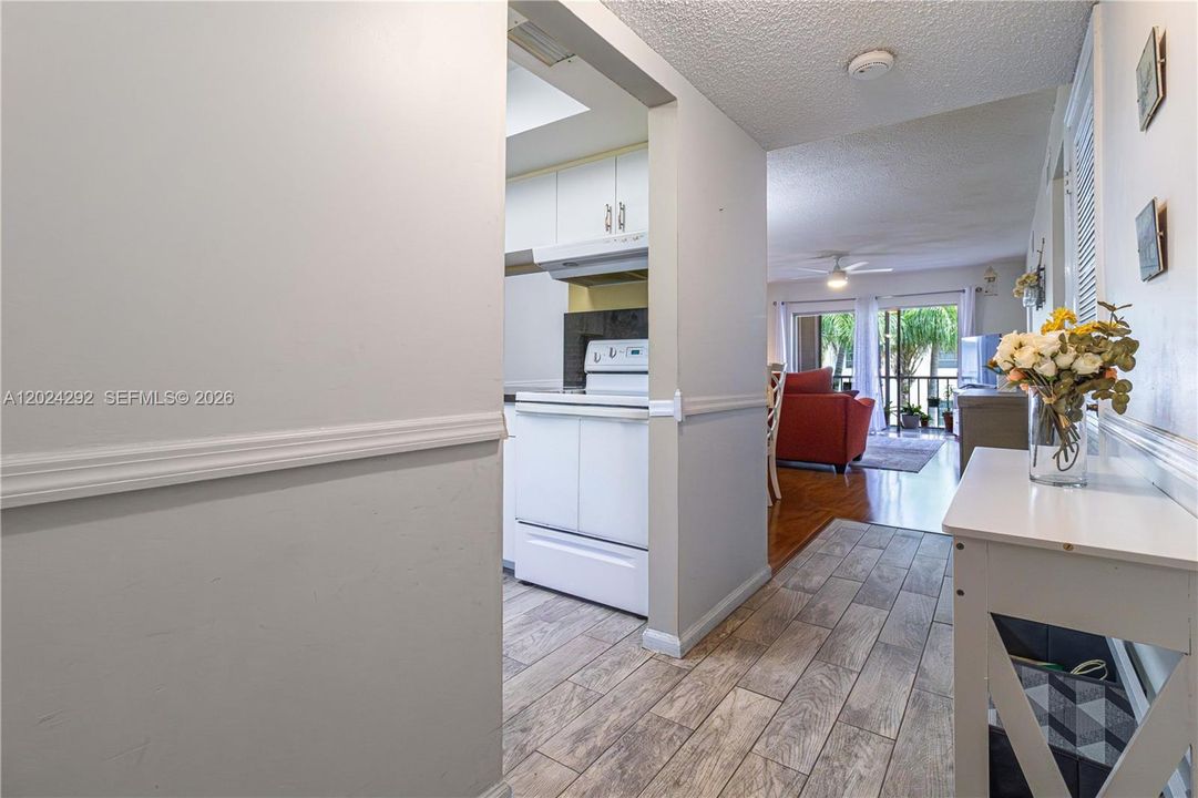 For Sale: $159,000 (2 beds, 2 baths, 950 Square Feet)
