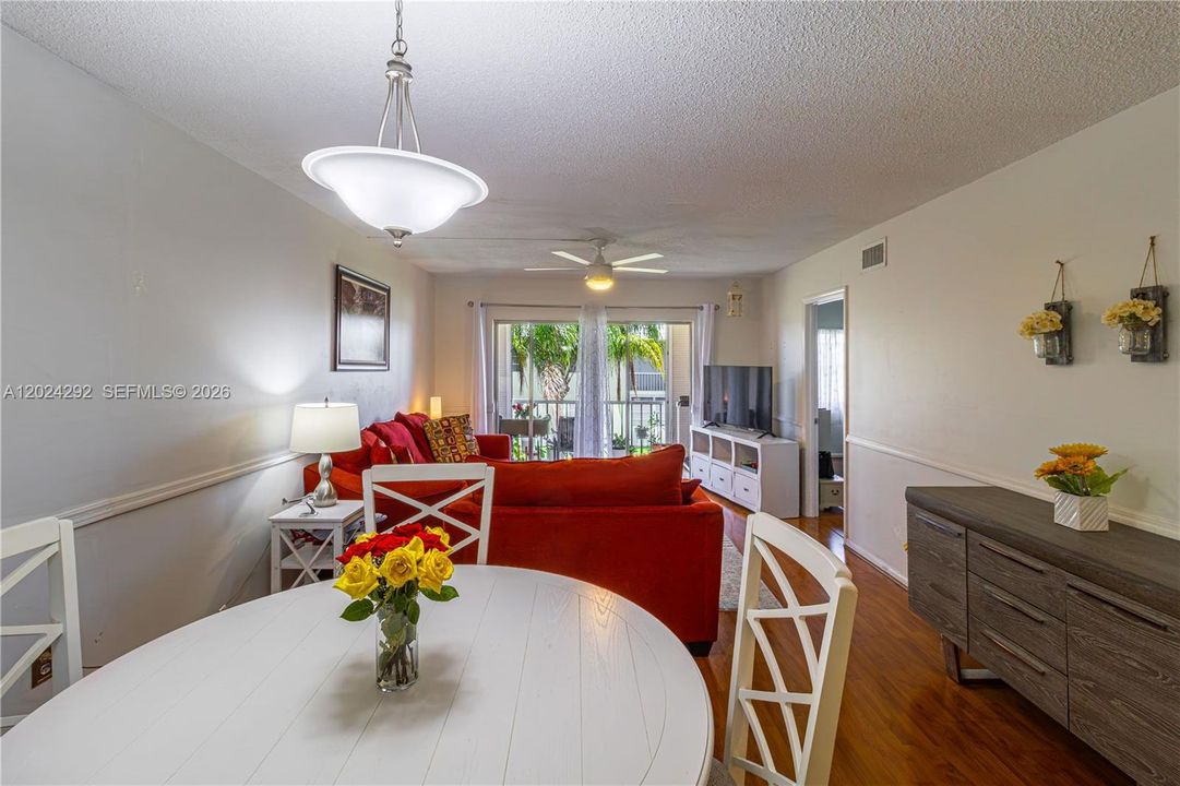 For Sale: $159,000 (2 beds, 2 baths, 950 Square Feet)