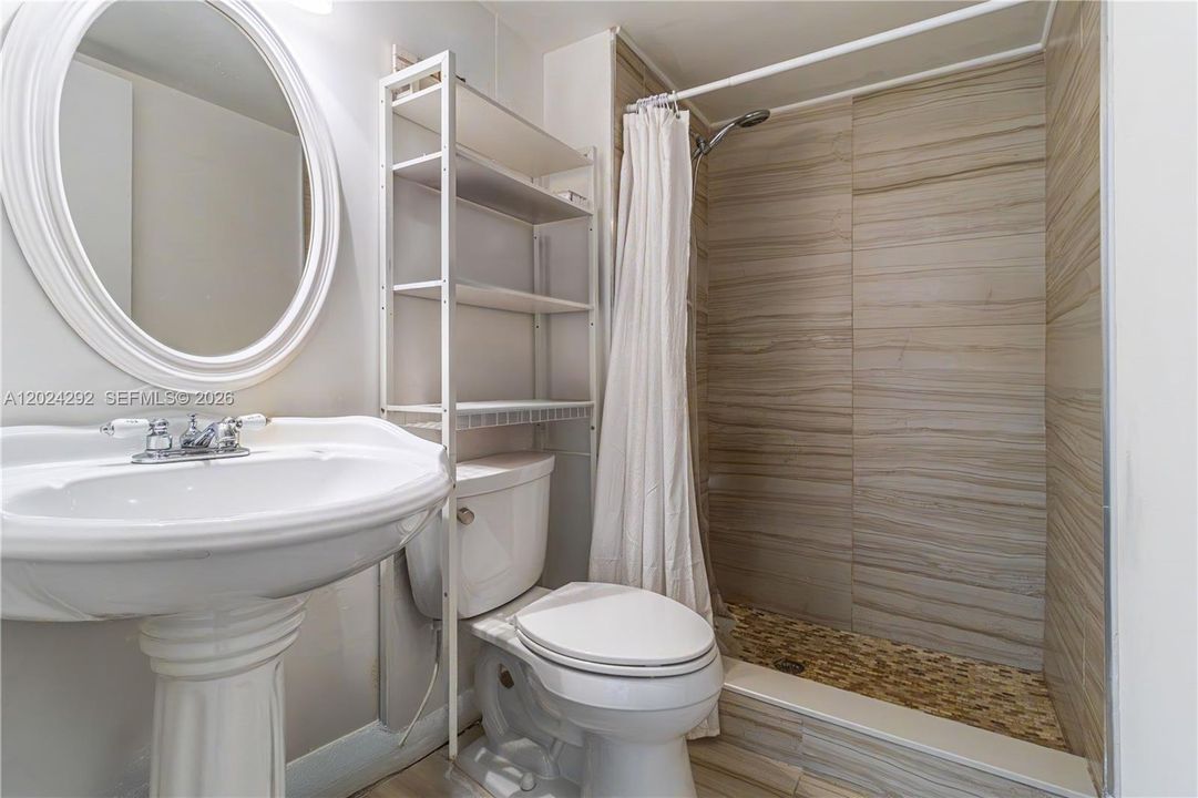 For Sale: $159,000 (2 beds, 2 baths, 950 Square Feet)
