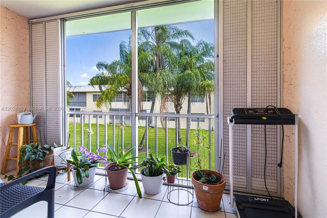 For Sale: $159,000 (2 beds, 2 baths, 950 Square Feet)