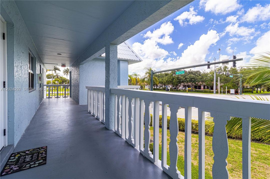 For Sale: $159,000 (2 beds, 2 baths, 950 Square Feet)
