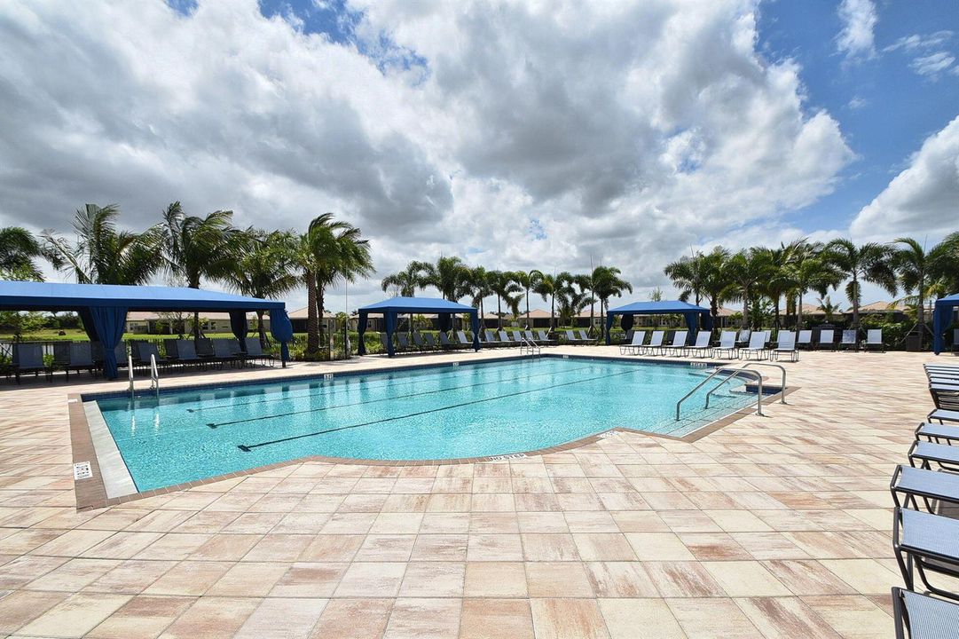 SWIMMERS LAP POOL