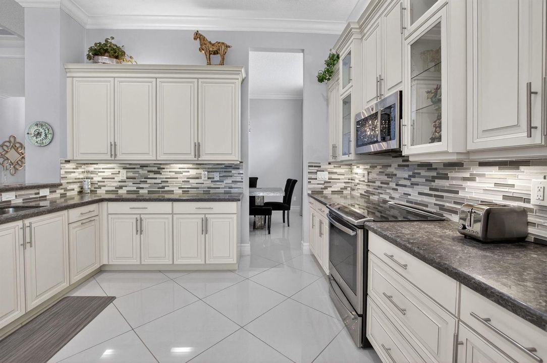 GOURMET KITCHEN