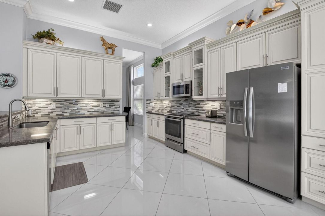 GOURMET KITCHEN