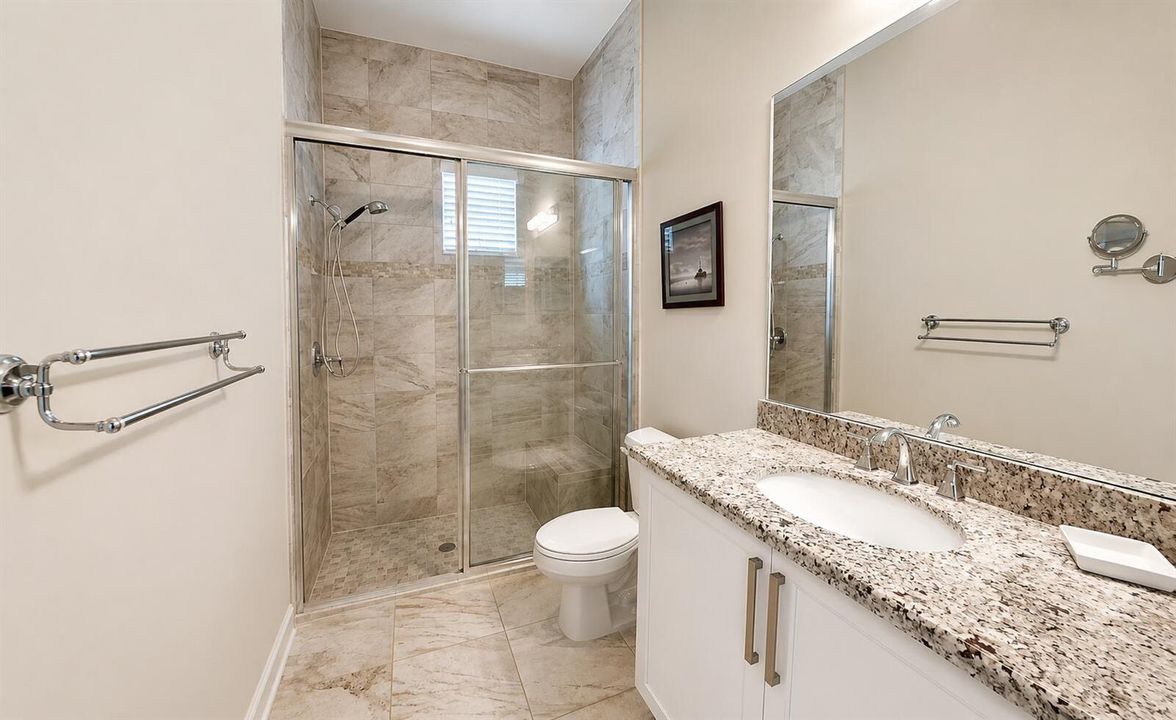 2ND ENSUITE BATHROOM