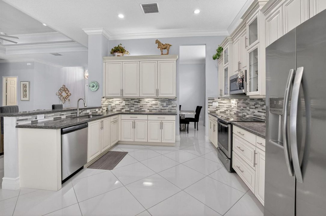GOURMET KITCHEN
