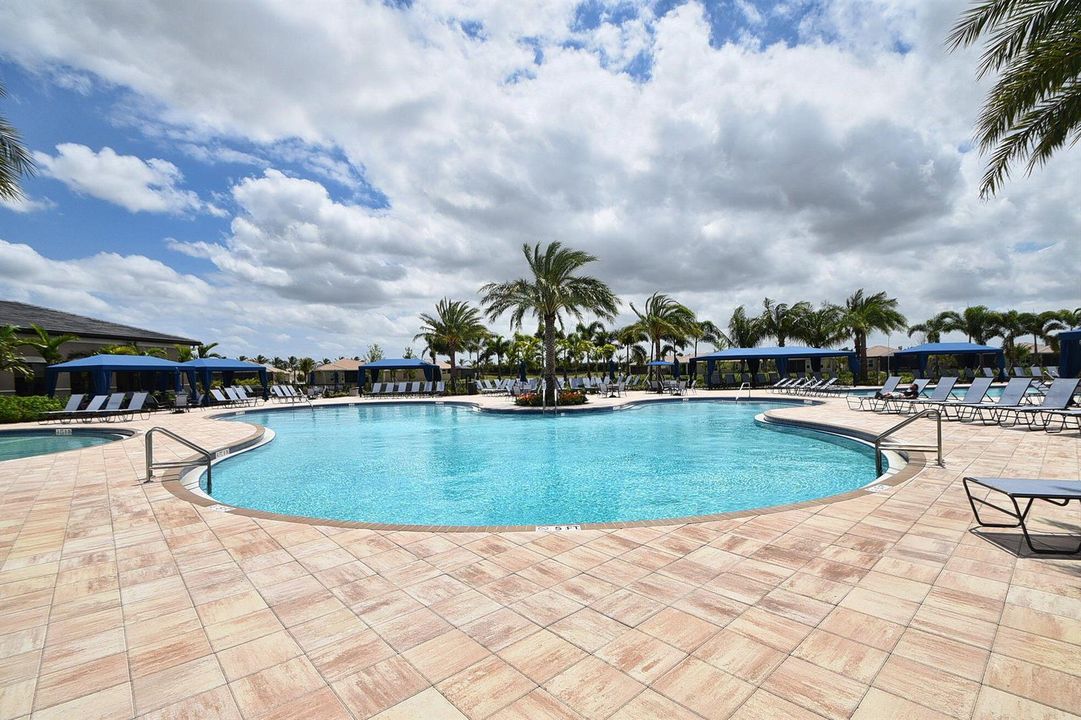 RESORT POOL