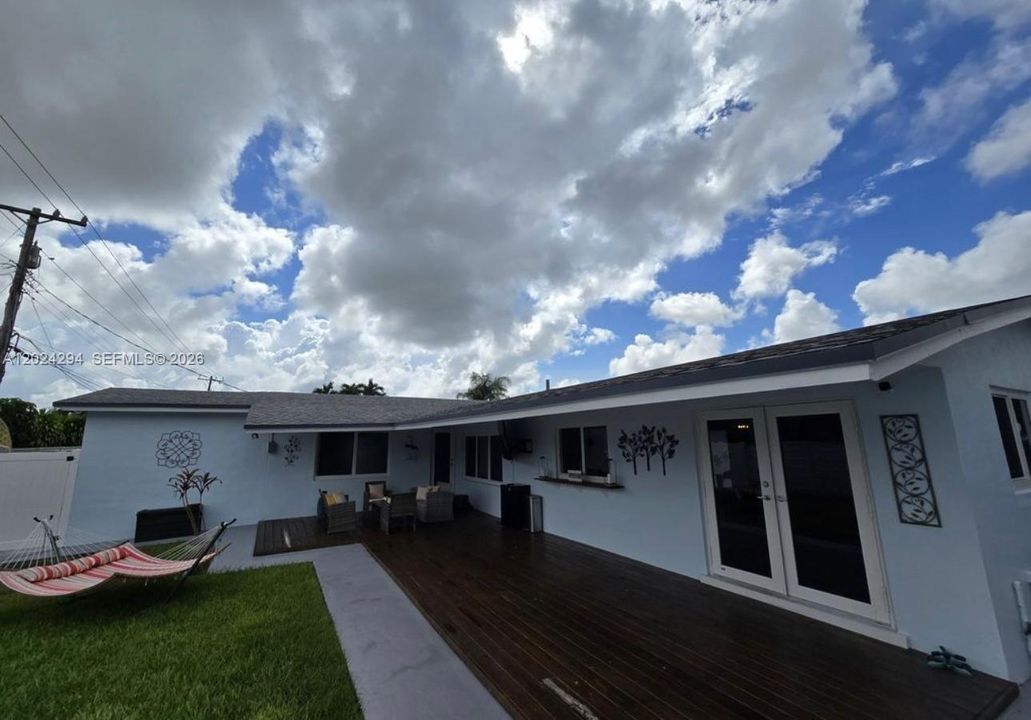 На продажу: $799,900 (5 спален, 2 ванн, 1762 Квадратных фут)