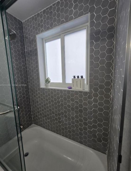 На продажу: $799,900 (5 спален, 2 ванн, 1762 Квадратных фут)