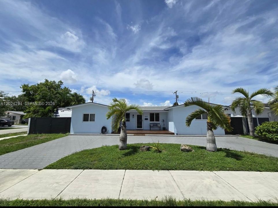 На продажу: $799,900 (5 спален, 2 ванн, 1762 Квадратных фут)