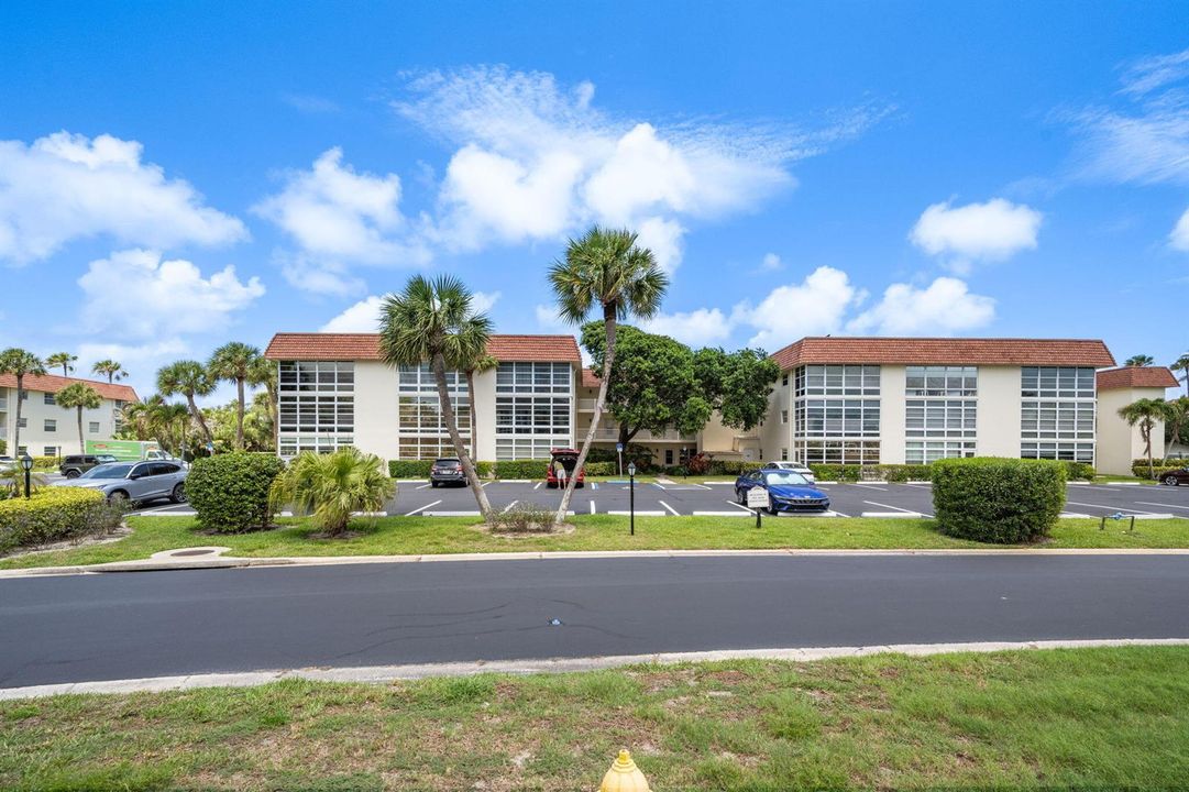 2-web-or-mls-5400 Hwy A1A B22--2