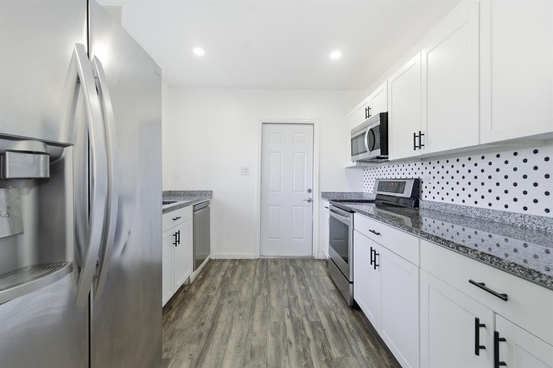 837 NW 41st St - Oakland Park-11