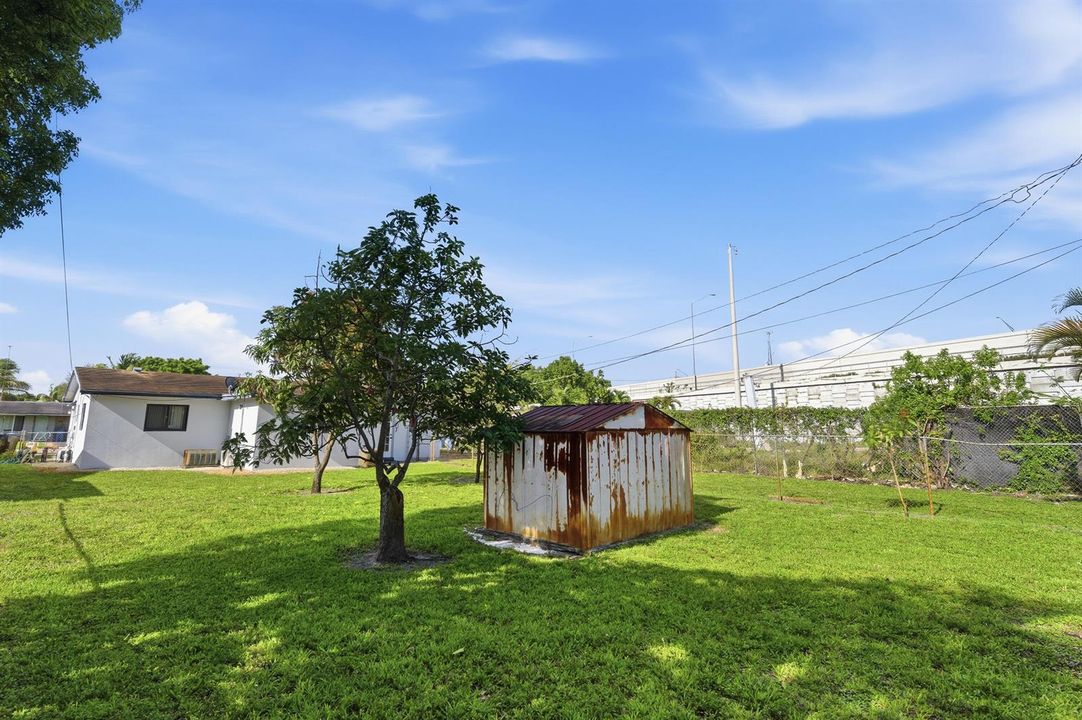 837 NW 41st St - Oakland Park-24