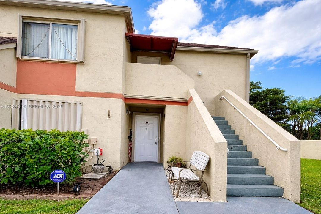 Active With Contract: $2,500 (2 beds, 2 baths, 1163 Square Feet)