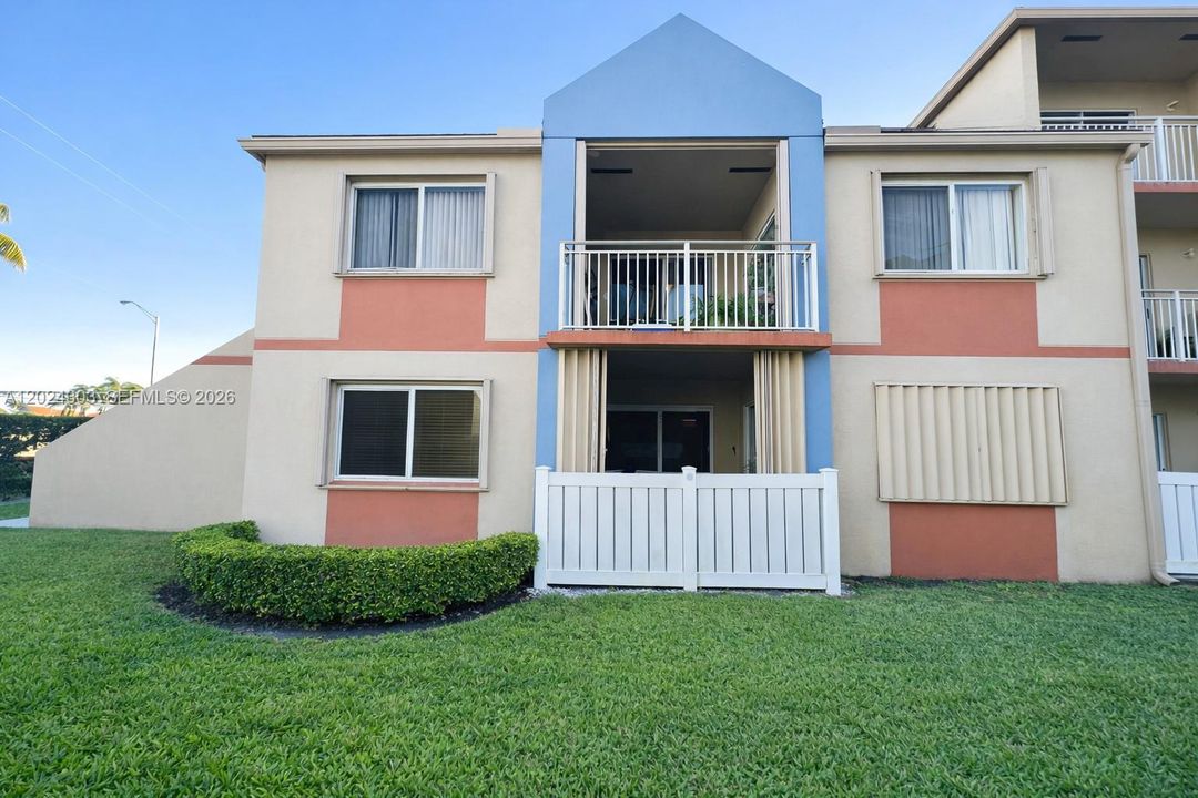 Active With Contract: $2,500 (2 beds, 2 baths, 1163 Square Feet)