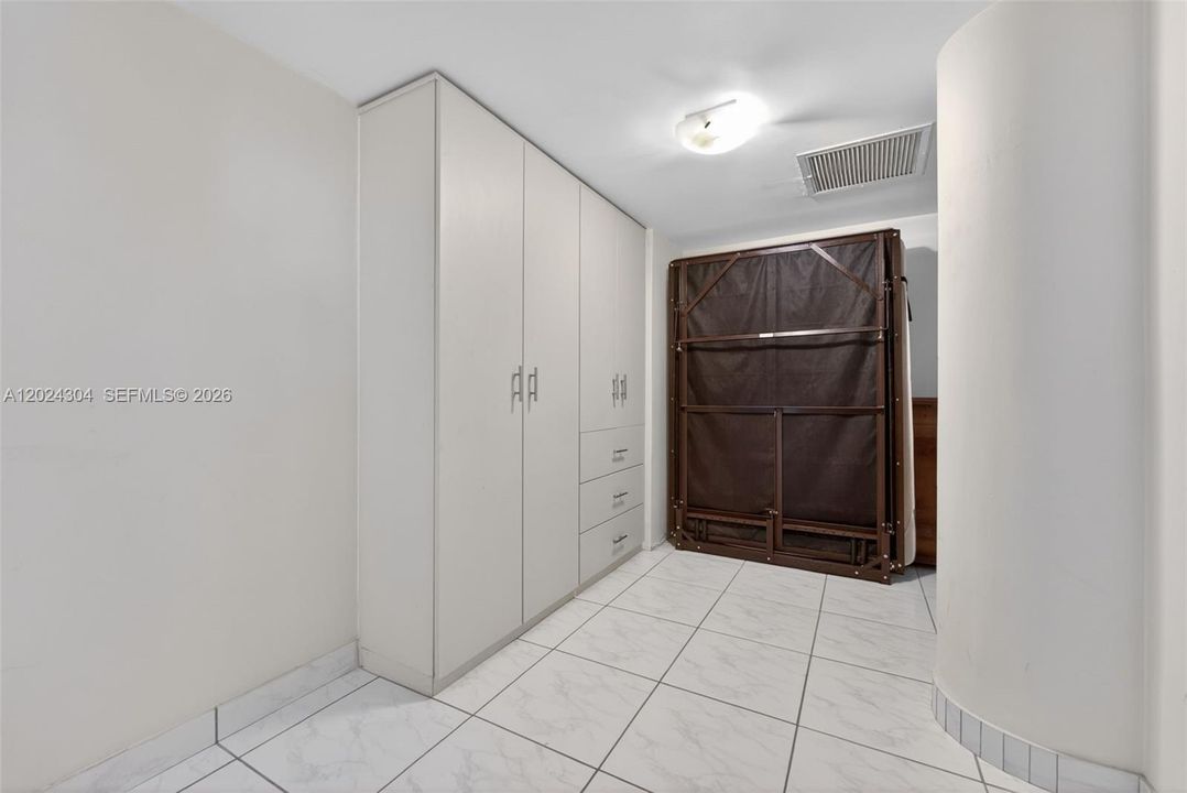 待售: $450,000 (1 贝兹, 2 浴室, 1147 平方英尺)