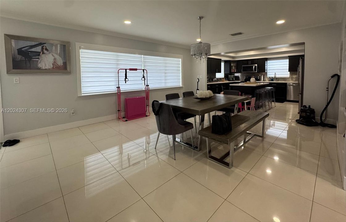 В аренду: $3,800 (4 спален, 2 ванн, 1590 Квадратных фут)