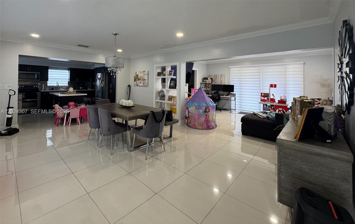 В аренду: $3,800 (4 спален, 2 ванн, 1590 Квадратных фут)