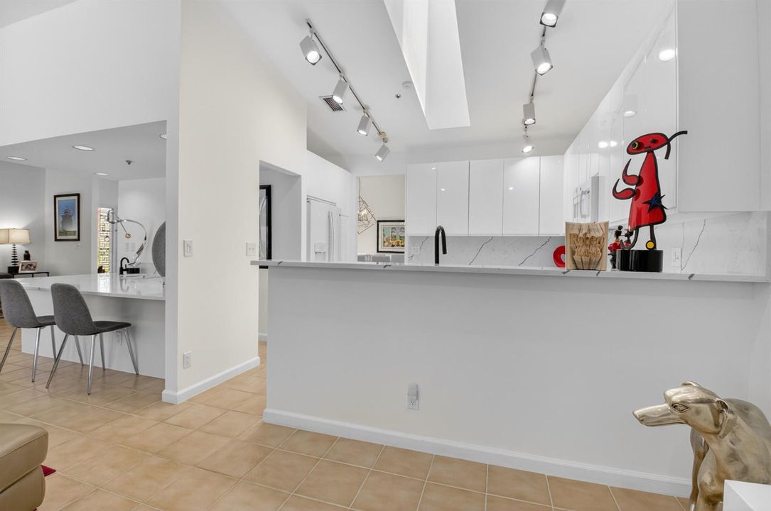 OPEN KITCHEN