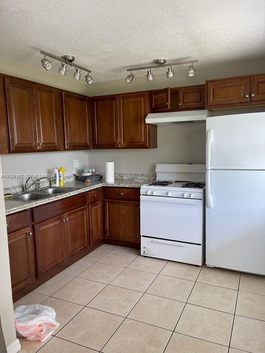 For Rent: $2,155 (2 beds, 1 baths, 1020 Square Feet)