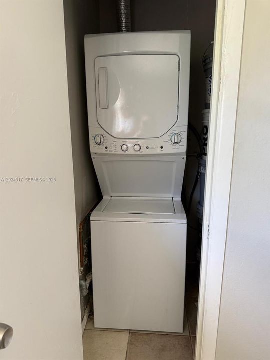 For Rent: $2,155 (2 beds, 1 baths, 1020 Square Feet)